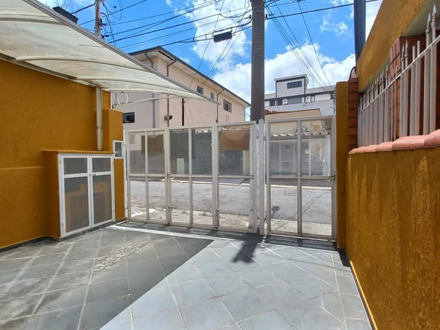 Foto do Casa - LINDA CASA TÉRREA À VENDA DE 125M² COM 2 DORMITÓRIOS E 2 SALAS,VILA LEOPOLDINA EM RUA TRANQUILA.  ÓTIMA OPORTUNIDADE! | Lares e Andares Imóveis