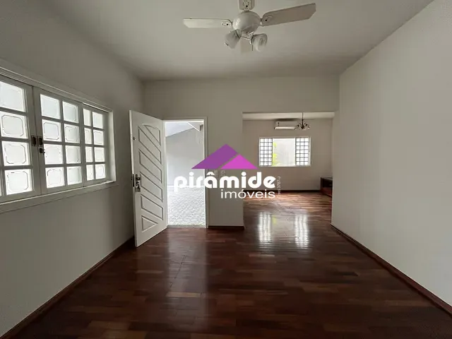Casa com 360m² 4 quartos e 4 banheiros, à venda ou para alugar, no bairro Urbanova em São José dos Campos