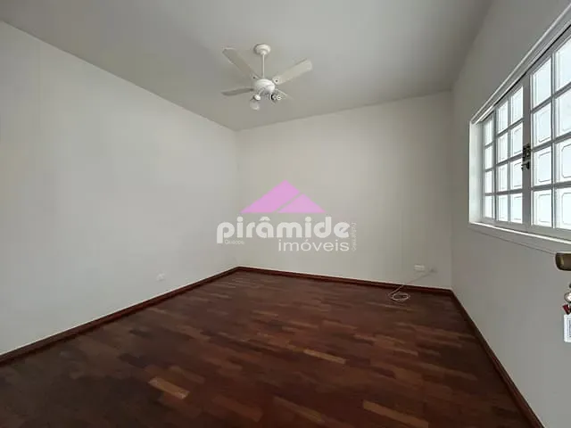 Casa com 360m² 4 quartos e 4 banheiros, à venda ou para alugar, no bairro Urbanova em São José dos Campos