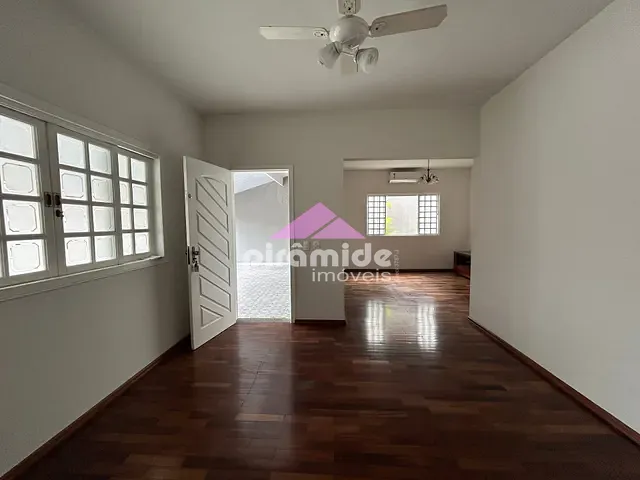 Casa com 360m² 4 quartos e 4 banheiros, à venda ou para alugar, no bairro Urbanova em São José dos Campos