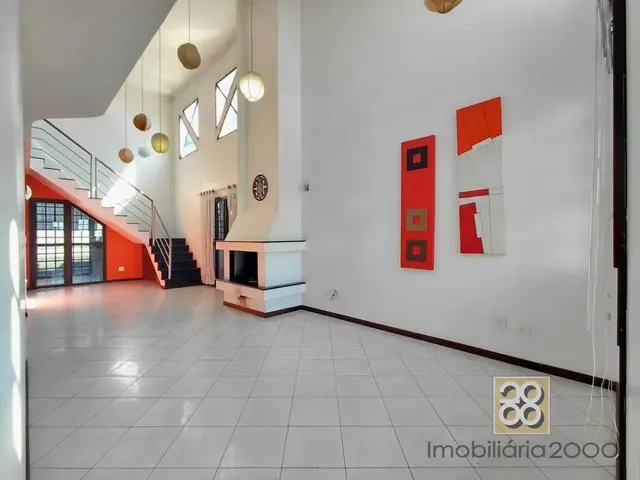 Casa 3 quartos e 1 banheiro, para alugar, no bairro Santa Candida em Curitiba