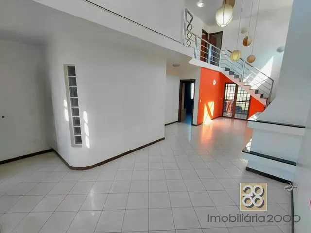 Casa 3 quartos e 1 banheiro, para alugar, no bairro Santa Candida em Curitiba