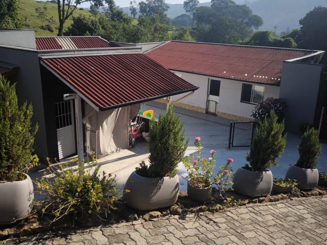 Casa 2 quartos e 4 banheiros, à venda, no bairro Santana dos Cuiabanos em Valinhos