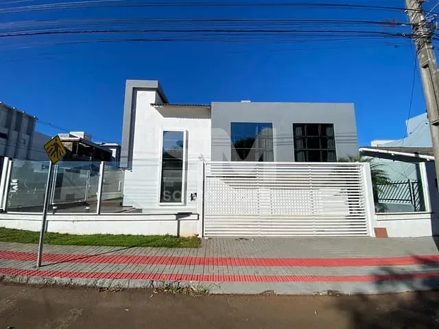 Casa 3 quartos e 3 banheiros, para alugar, no bairro Passo dos Fortes em Chapecó