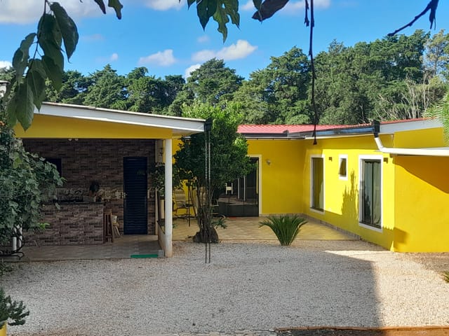 Casa de 160m² para Locação com Área de Lazer Completa e 3 Quartos.