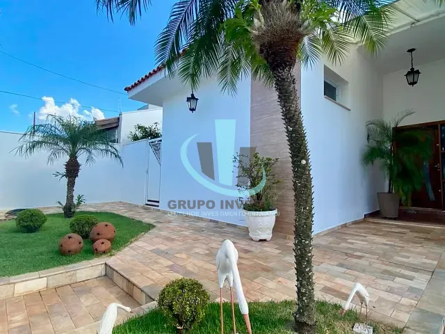 Casa 3 quartos e 4 banheiros, para alugar, no bairro Jardim das Roseiras em Araraquara