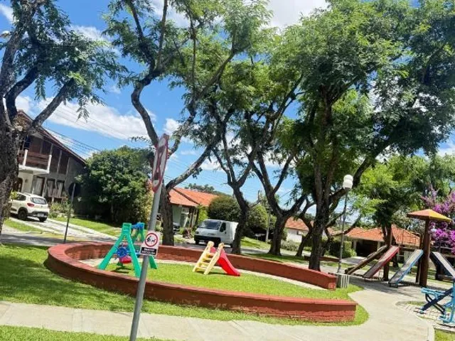 Casa com 377m² 4 quartos e 4 banheiros, à venda, no bairro Santa Felicidade em Curitiba
