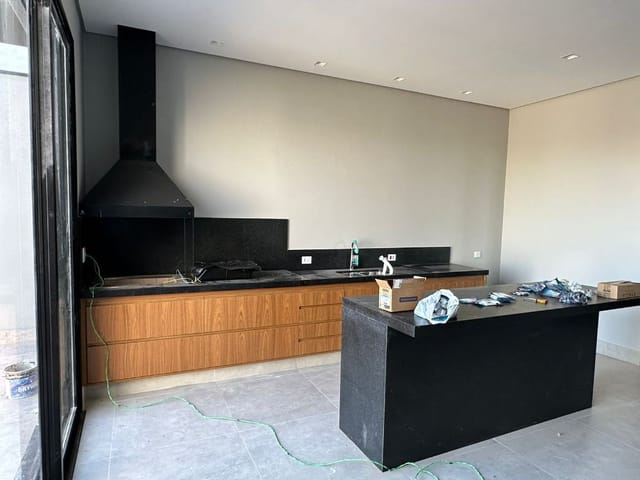 Casa com 1300m² 4 quartos e 6 banheiros, à venda, no bairro Loteamento Parque Chapada de Itu em Itu