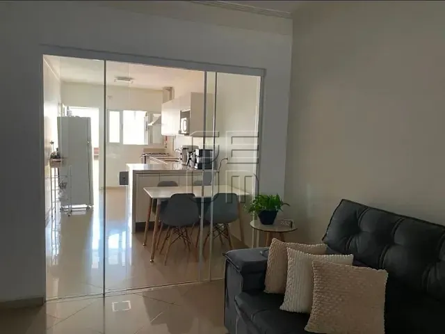 Casa com 250m² 4 quartos e 3 banheiros, à venda, no bairro Novo Aeroporto em Londrina