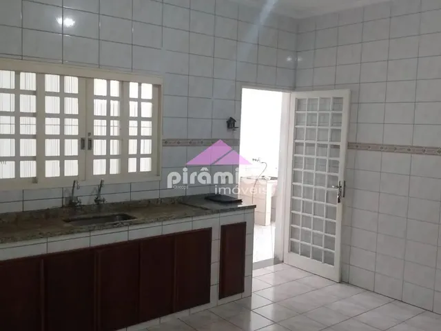 Casa com 177m² 2 quartos e 1 banheiro, à venda, no bairro Jardim Altos de Santana em São José Dos Campos