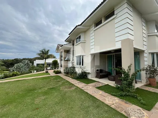 Casa 3 quartos e 4 banheiros, à venda, no bairro Universitário em Chapecó