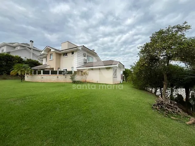 Casa 3 quartos e 4 banheiros, à venda, no bairro Universitário em Chapecó