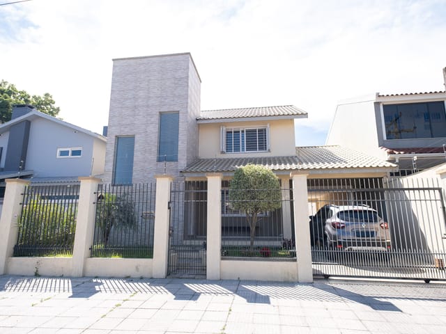 Casa com 432m² 3 quartos e 4 banheiros, à venda, no bairro Centro em Pelotas