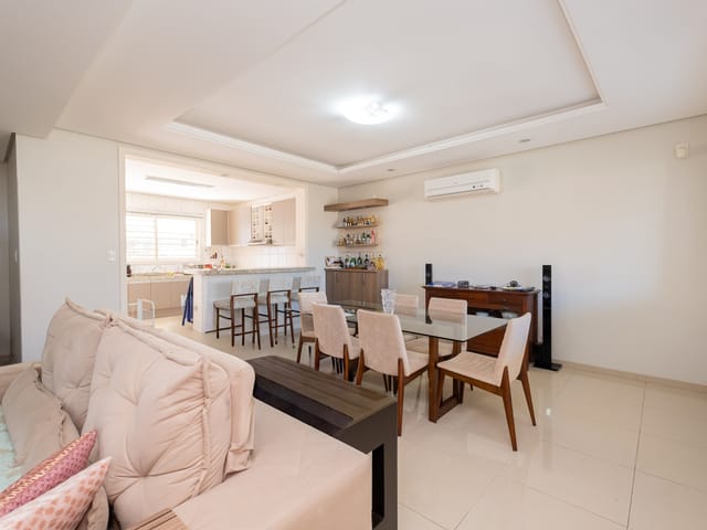 Casa com 432m² 3 quartos e 4 banheiros, à venda, no bairro Centro em Pelotas