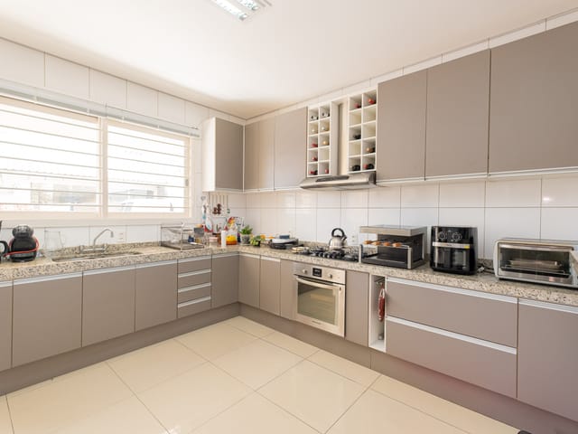 Casa com 432m² 3 quartos e 4 banheiros, à venda, no bairro Centro em Pelotas