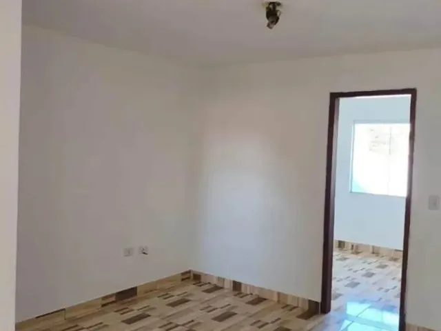 Casa 2 quartos e 1 banheiro, à venda, no bairro Campo de Santana em Curitiba