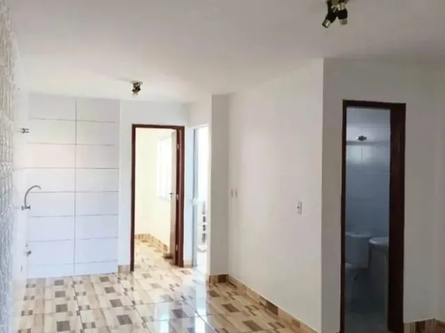 Casa 2 quartos e 1 banheiro, à venda, no bairro Campo de Santana em Curitiba