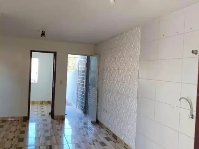 Casa 2 quartos e 1 banheiro, à venda, no bairro Campo de Santana em Curitiba