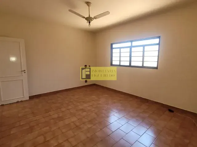 Casa 3 quartos e 2 banheiros, para alugar, no bairro Jardim João Paulo II em São José do Rio Preto