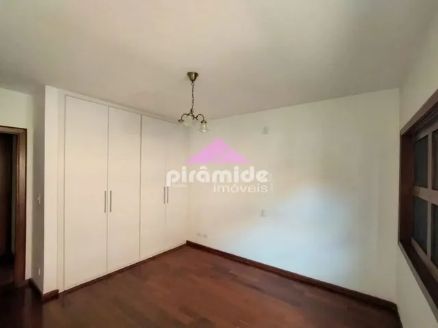 Casa com 570m² 4 quartos e 6 banheiros, para alugar, no bairro Condomínio Bosque Imperial em São José Dos Campos