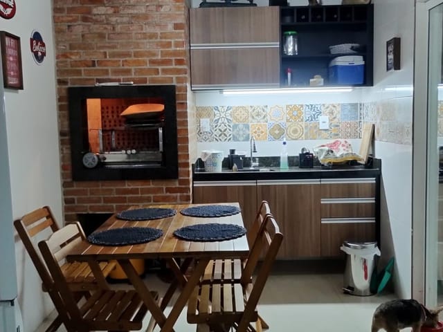 Casa 2 quartos e 1 banheiro, à venda, no bairro Centro em Pelotas