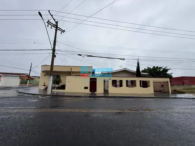Casa 3 quartos e 4 banheiros, à venda, no bairro Parque das Orquídeas em Guaxupé
