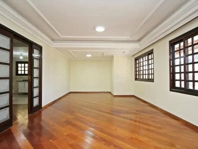 Casa com 313m² 5 quartos e 5 banheiros, para alugar, no bairro Guabirotuba em Curitiba