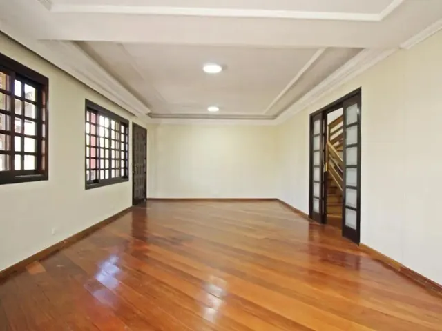 Casa com 313m² 5 quartos e 5 banheiros, para alugar, no bairro Guabirotuba em Curitiba