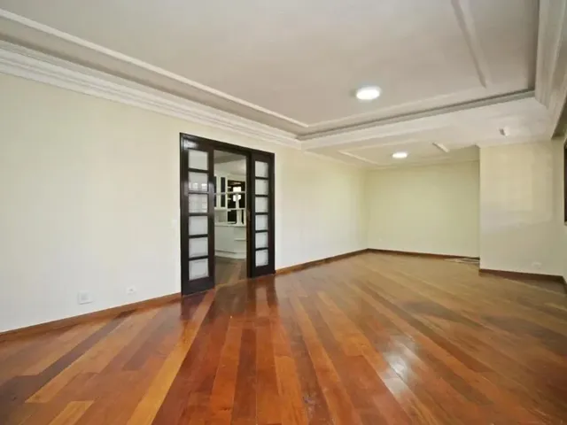 Casa com 313m² 5 quartos e 5 banheiros, para alugar, no bairro Guabirotuba em Curitiba