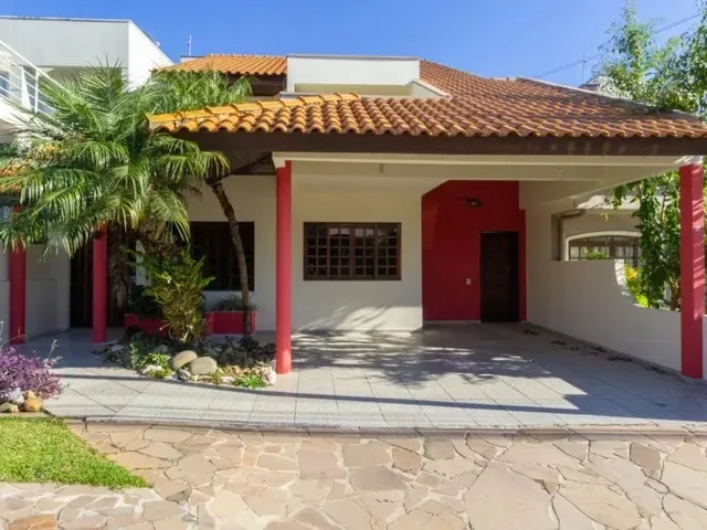 Casa com 313m² 5 quartos e 5 banheiros, para alugar, no bairro Guabirotuba em Curitiba