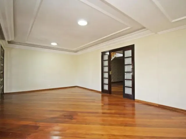 Casa com 313m² 5 quartos e 5 banheiros, para alugar, no bairro Guabirotuba em Curitiba