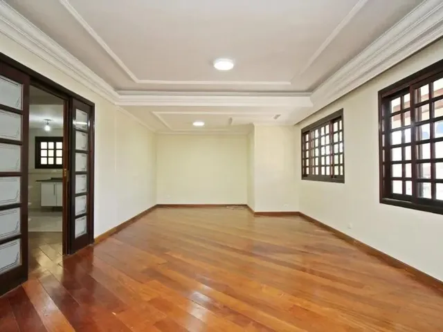 Casa com 313m² 5 quartos e 5 banheiros, para alugar, no bairro Guabirotuba em Curitiba