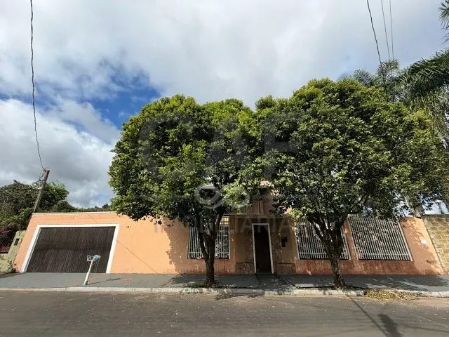 Casa com 550m² 3 quartos e 2 banheiros, para alugar, no bairro Morada das Flores em Holambra