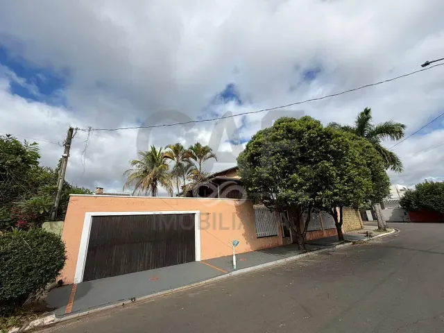 Casa com 550m² 3 quartos e 2 banheiros, para alugar, no bairro Morada das Flores em Holambra