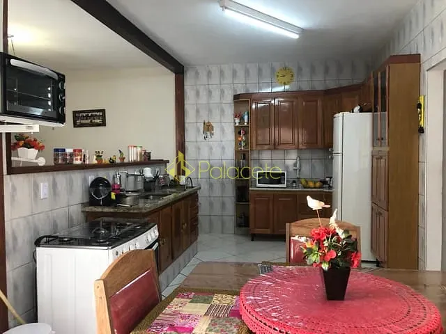 Casa com 410m² 3 quartos e 4 banheiros, à venda, no bairro Santana em Pindamonhangaba