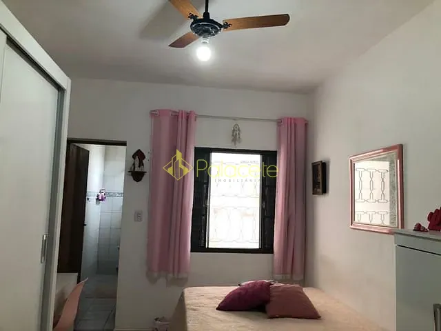 Casa com 410m² 3 quartos e 4 banheiros, à venda, no bairro Santana em Pindamonhangaba