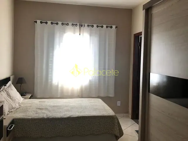 Casa com 410m² 3 quartos e 4 banheiros, à venda, no bairro Santana em Pindamonhangaba