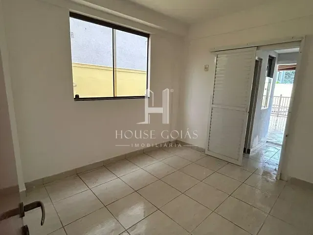 Casa com 406m² 4 quartos e 2 banheiros, à venda, no bairro Jardins Madri em Goiânia