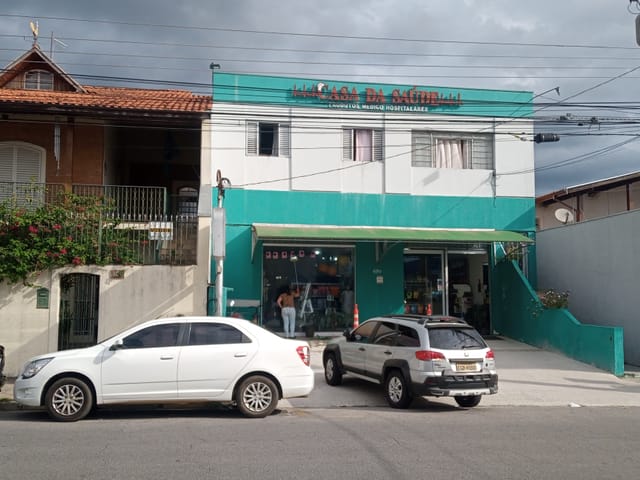 Casa com 305m² 3 quartos e 2 banheiros, à venda, no bairro Vila Bourghese em Pindamonhangaba