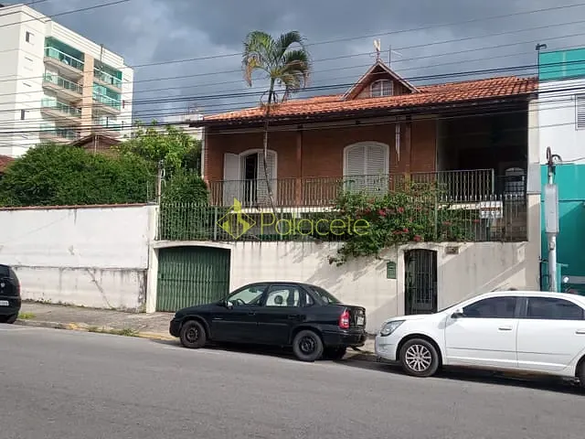 Casa com 305m² 3 quartos e 2 banheiros, à venda, no bairro Vila Bourghese em Pindamonhangaba