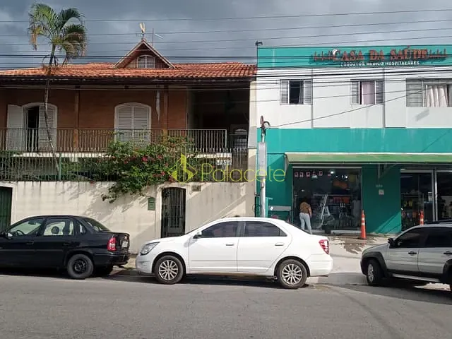 Casa com 305m² 3 quartos e 2 banheiros, à venda, no bairro Vila Bourghese em Pindamonhangaba