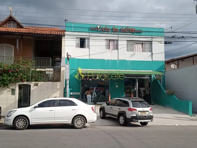 Casa com 305m² 3 quartos e 2 banheiros, à venda, no bairro Vila Bourghese em Pindamonhangaba