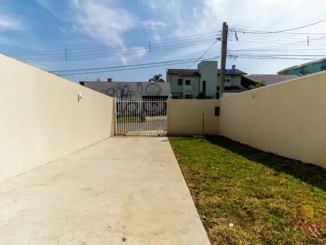 Casa 3 quartos e 1 banheiro, para alugar, no bairro Abranches em Curitiba