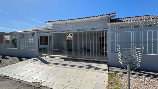 Casa 4 quartos e 2 banheiros, à venda, no bairro Três Vendas em Pelotas