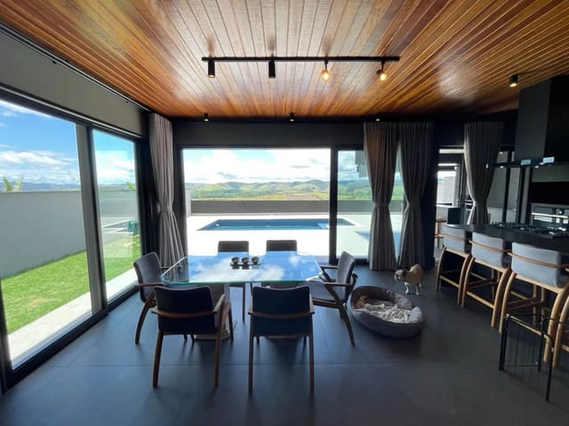 Casa com 450m² 4 quartos e 5 banheiros, à venda, no bairro Condomínio Residencial Jaguary em São José dos Campos