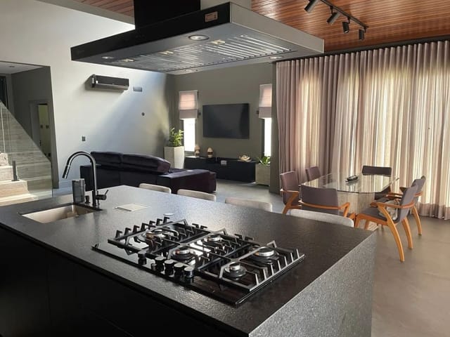 Casa com 450m² 4 quartos e 5 banheiros, à venda, no bairro Condomínio Residencial Jaguary em São José dos Campos