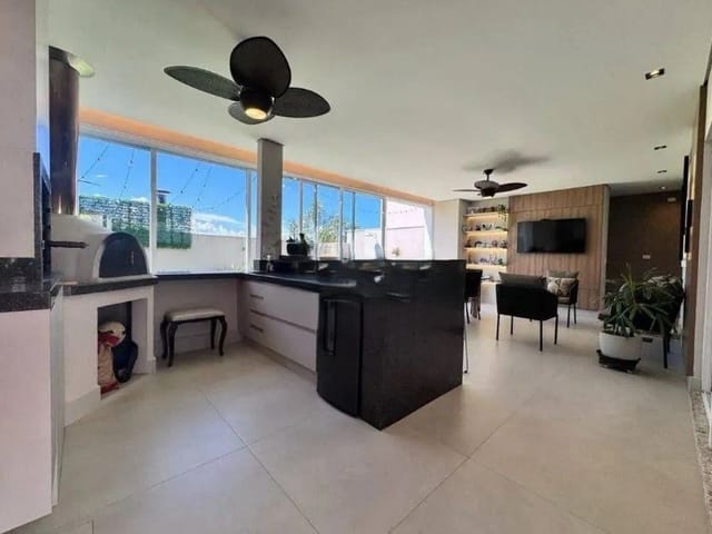 Casa com 304m² 3 quartos e 3 banheiros, à venda, no bairro Urbanova em São José dos Campos