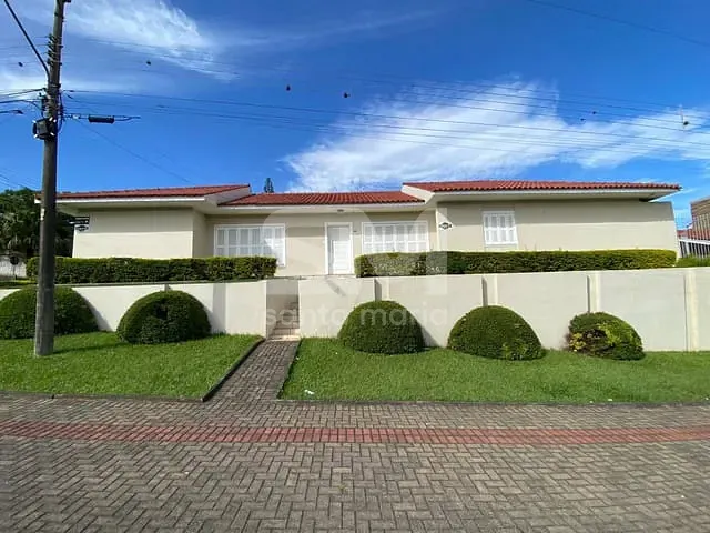 Casa 3 quartos e 3 banheiros, para alugar, no bairro Maria Goretti em Chapecó