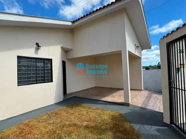 Casa com 200m² 2 quartos e 1 banheiro, à venda, no bairro Parque dos Municípios II em Guaxupé