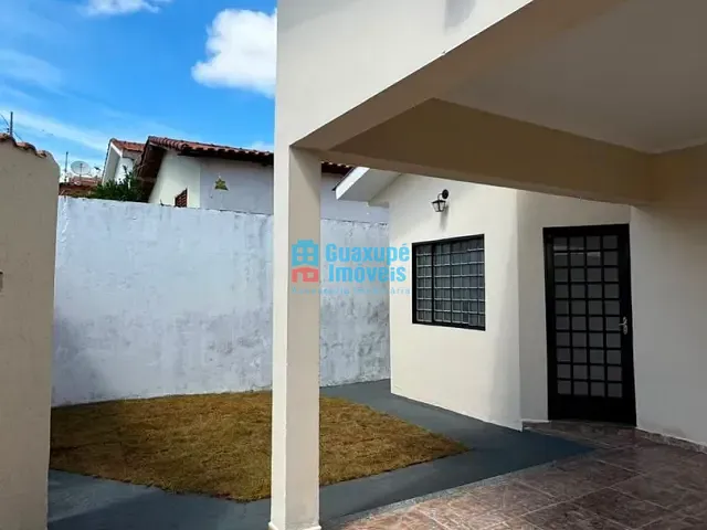 Casa com 200m² 2 quartos e 1 banheiro, à venda, no bairro Parque dos Municípios II em Guaxupé